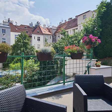 Cozy Apartments With Terrace Near Prague Castle Exterior photo